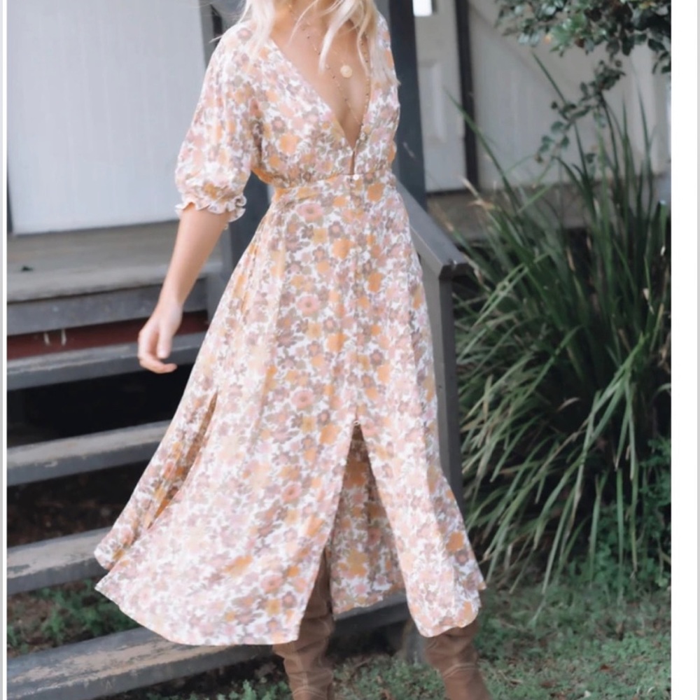 ISO do not purchase barefoot blonde violet dress in sunset size Med or large